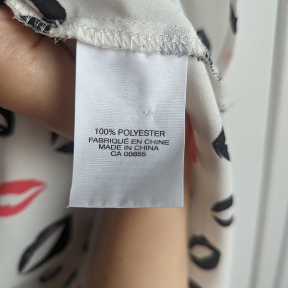 ๐ Kiss pattern light top - Picture 5 of 5